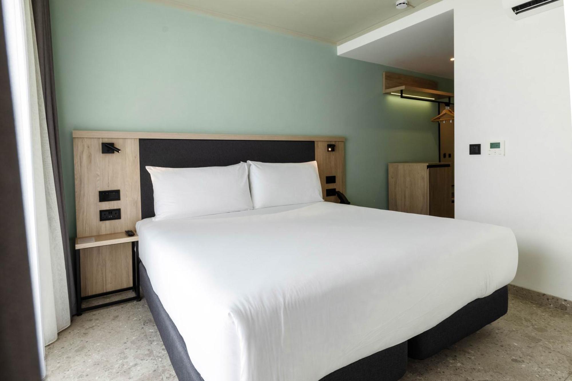 Hotel Levante St Julian'S, Affiliated By Melia Saint Julian's ภายนอก รูปภาพ